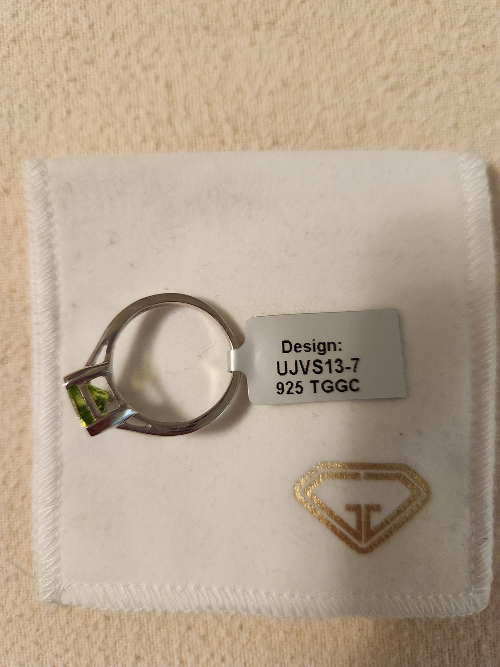 Trillion-Cut Peridot Green Silver Ring for Women - Picture 3 of 3